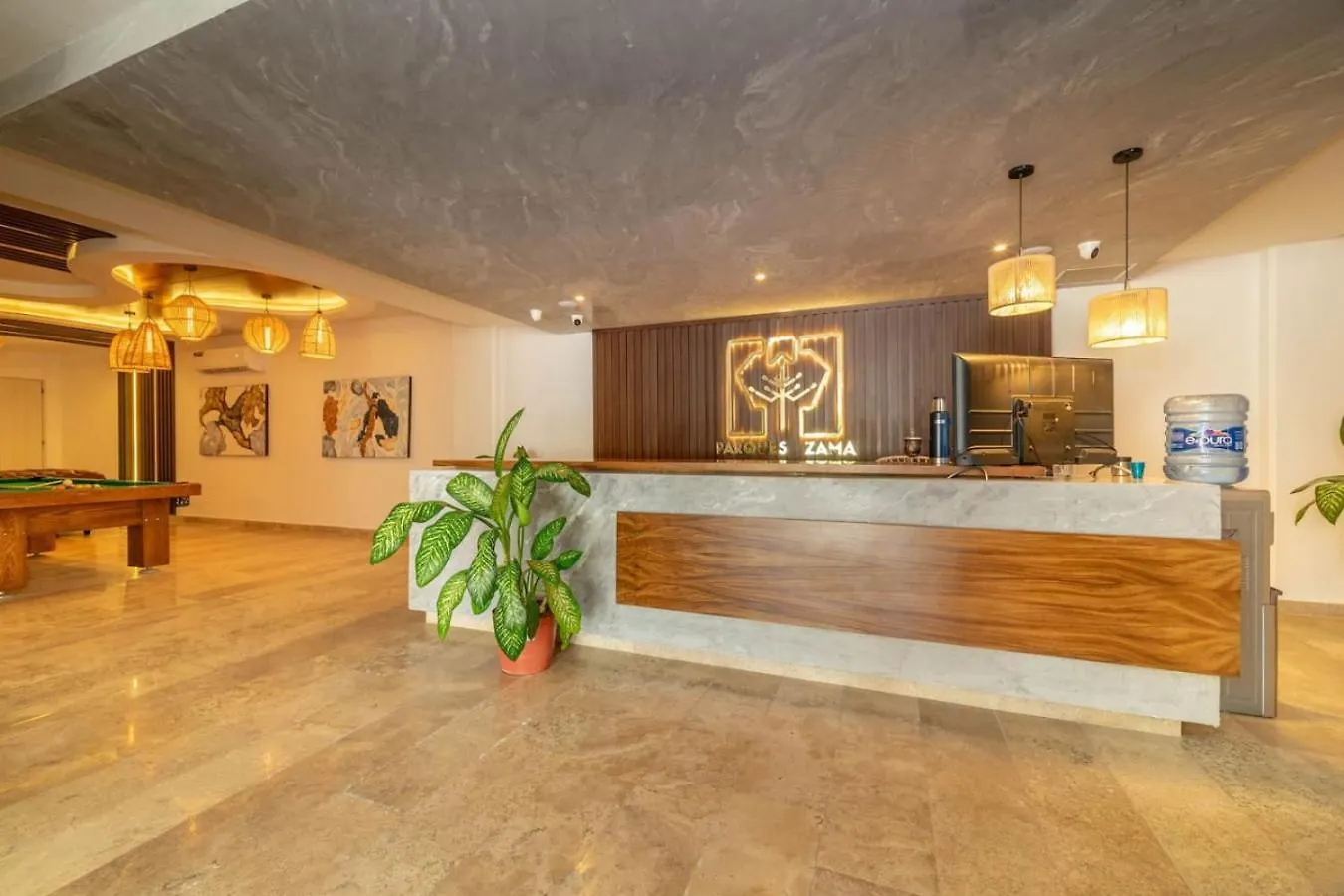 King Suite With Private Balcony, Gym, Rooftop Pool 툴룸