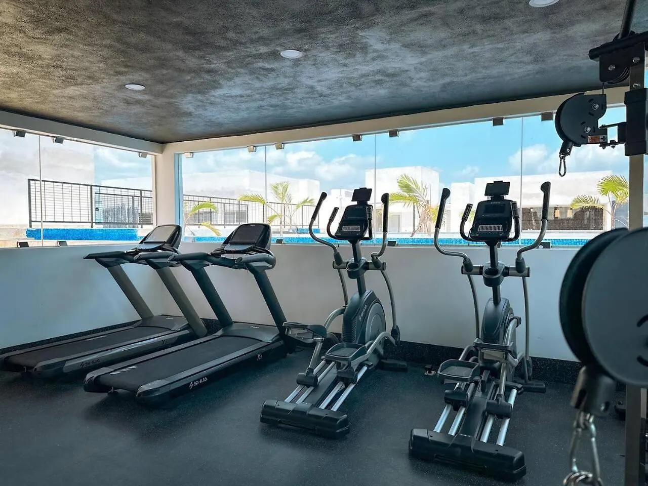 펜션 King Suite With Private Balcony, Gym, Rooftop Pool 툴룸