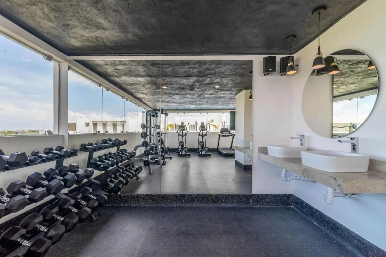 King Suite With Private Balcony, Gym, Rooftop Pool 툴룸 펜션