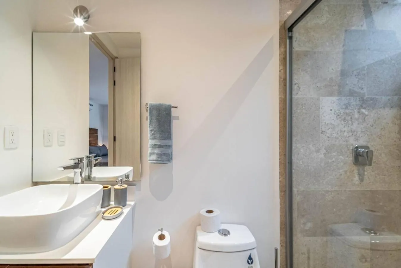 King Suite With Private Balcony, Gym, Rooftop Pool 툴룸 0*,