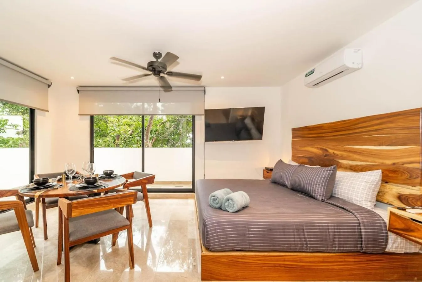 펜션 King Suite With Private Balcony, Gym, Rooftop Pool 툴룸